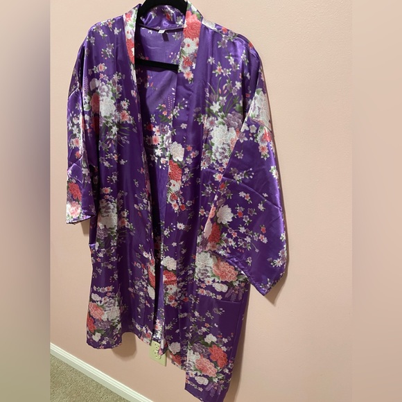 Floral Satin Kimono Robe Short Bridesmaid Robe for Parties Wedding Robes NWT #3 - Picture 2 of 5